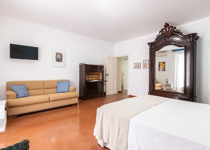 Гостевой дом Sorrentovibes - Charming Bedroom In With Balcony Сорренто